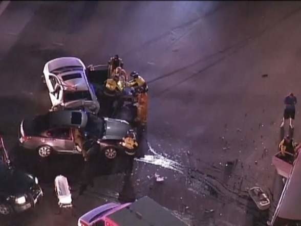 В Калифорнии в результате столкновения лимузина с двумя автомобилями пострадали 11 человек
