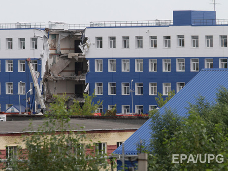 Судебная строительная экспертиза назвала причиной обрушения казармы в Омске ветхие стены здания