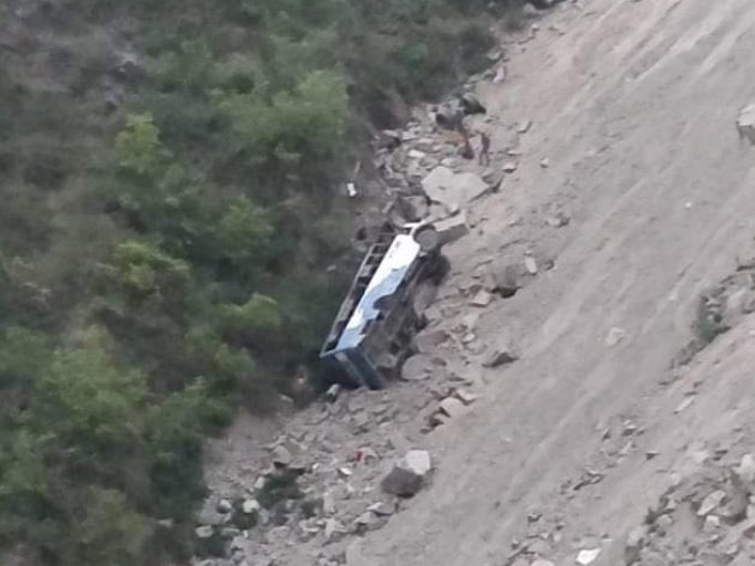 В Индии автобус упал в ущелье, 10 человек погибли, еще 26 пострадали