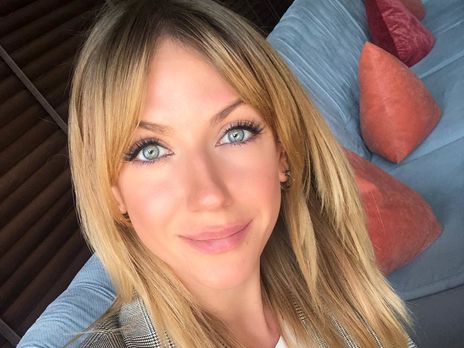 ﻿Священик облив Нікітюк водою