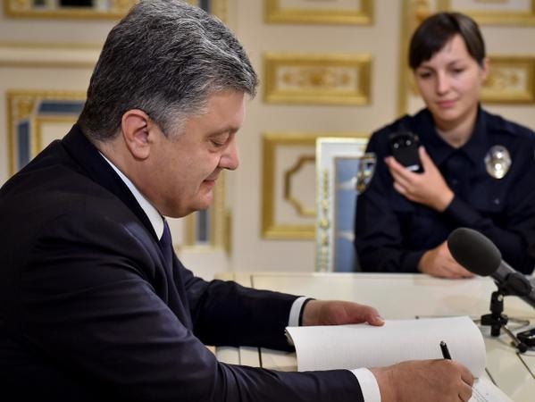 Порошенко подписал закон о полиции