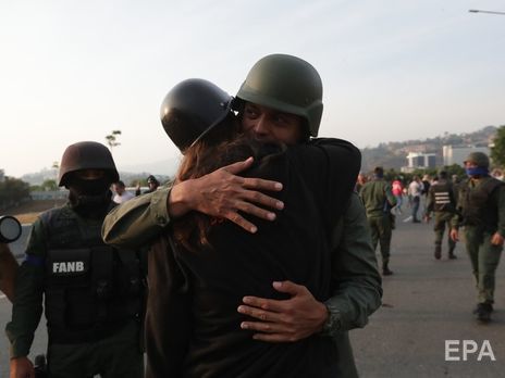 В Венесуэле военные освободили из-под ареста одного из лидеров оппозиции Лопеса
