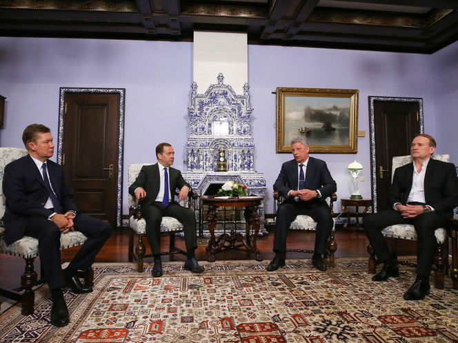 Медведев заявил, что предложения России по газу, озвученные Медведчуку и Бойко, остаются в силе и при новом президенте Украины