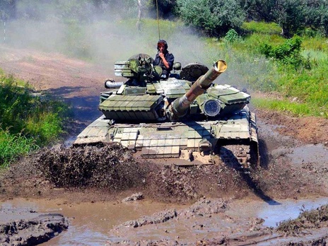 В Харькове завершено обучение группы механиков-водителей бронетехники. Фоторепортаж