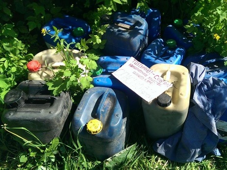 В харьковском жилмассиве нашли канистры с 350 литрами ядовитой жидкости