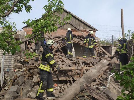 В Мариуполе в результате взрыва бытового газа снесло часть жилого дома, пострадало двое людей