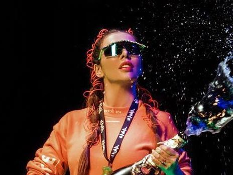 Седокова показала фото с ежевичными волосами