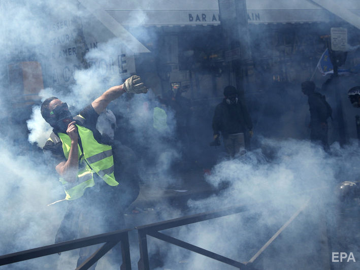 Во Франции полиция задержала 200 участников первомайских беспорядков