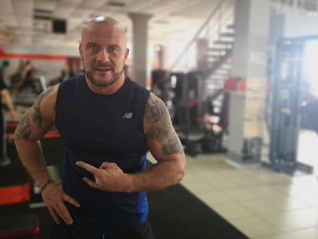 Узелков показал упражнения на разные группы мышц