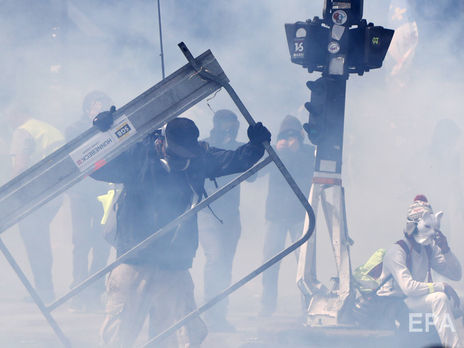 В Париже произошли столкновения полиции с участниками первомайской демонстрации. Фоторепортаж