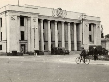 Киевлянка Хорошунова в дневнике 1941 года: Все ближе какой-то конец. Снова ощущение смерти делается реальным и близким