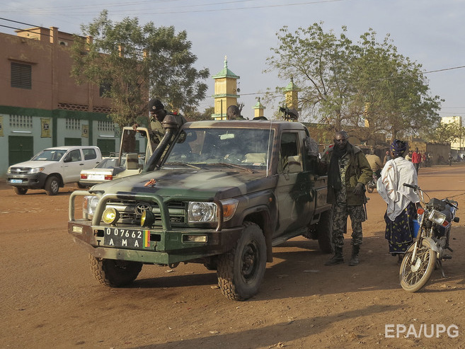 МИД: В Мали боевики напали на отель, в заложниках – один украинец