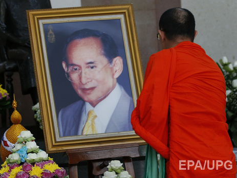 Жителя Таиланда осудили на 30 лет за оскорбление короля в Facebook