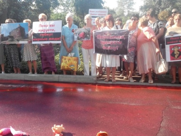 В Донецке прошел пикет против "молчания и слепоты" ОБСЕ