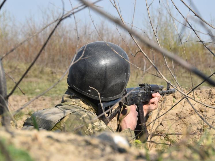 ﻿Доба на Донбасі. 18 обстрілів, двох українських військових поранено