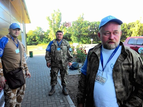 Советник замминистра обороны Будик: Из плена боевиков освободили трех заложников. Фоторепортаж