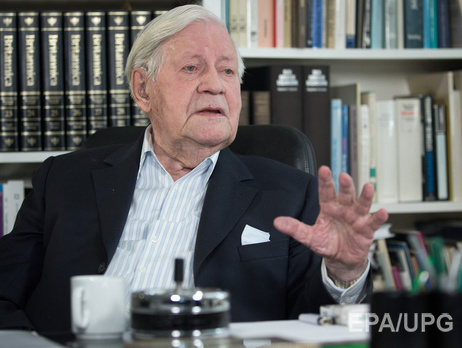 Экс-канцлер ФРГ Шмидт госпитализирован из-за обезвоживания