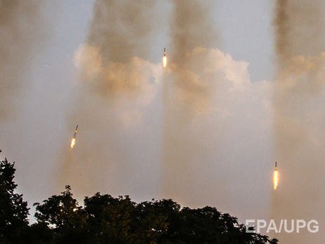 СМИ: В Мариуполе слышны залпы тяжелых орудий