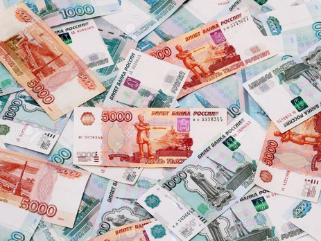 Курс доллара к рублю 6 августа установил новый максимум за последние шесть месяцев