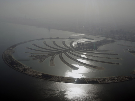 СМИ: В Дубае отец не позволил спасателям прикоснуться к его тонущей дочери