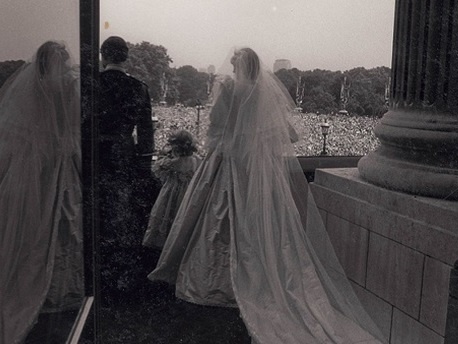 Фотографии со свадьбы принца Чарльза и Дианы уйдут с молотка