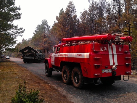 Госслужба по ЧС: В зоне отчуждения в Чернобыле продолжается тушение пожара
