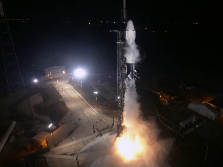 ﻿SpaceX запустила ракету-носій Falcon 9 із вантажним кораблем Cargo Dragon