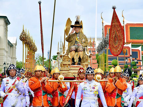 В Таиланде прошла церемония коронации монарха Махи Вачиралонгкорна. Фоторепортаж