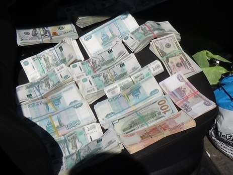 Пресс-центр АТО: ВСУ задержали автомобиль, на котором в обход блокпостов пытались провезти крупную сумму денег