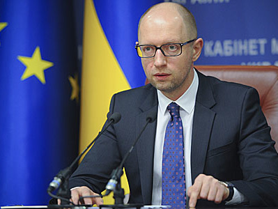 Яценюк поручил помочь Польше с электричеством