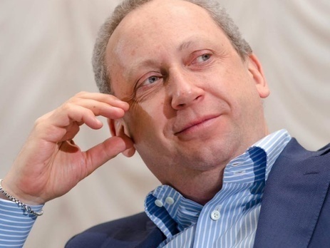 Слава Рабинович: Я бы не сравнивал ослабление юаня и рубля. Падение рубля не оказывает никакого влияния на мировую экономику