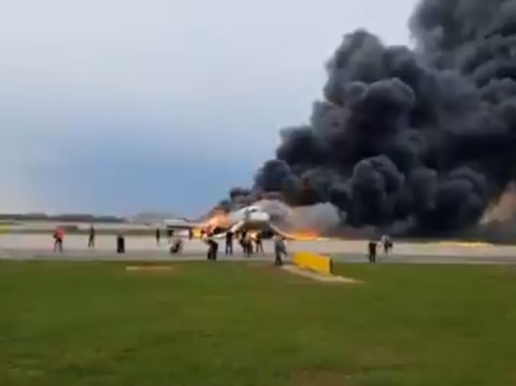 ﻿Опубліковано відео приземлення охопленого вогнем літака в аеропорту Шереметьєво
