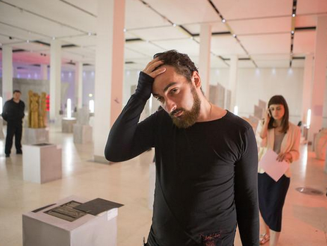 В Москве православные активисты напали на выставку скульптур