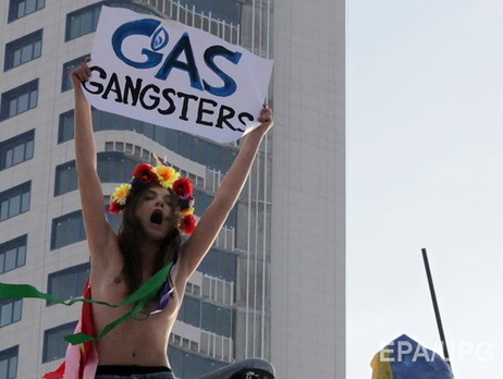 Фельштинский: Почему РФ, поставляя на Донбасс бронетехнику, военных и 