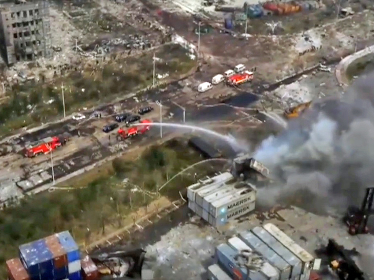 "Синьхуа" сняло с помощью дрона пострадавшую от взрывов в Тяньцзине территорию. Видео