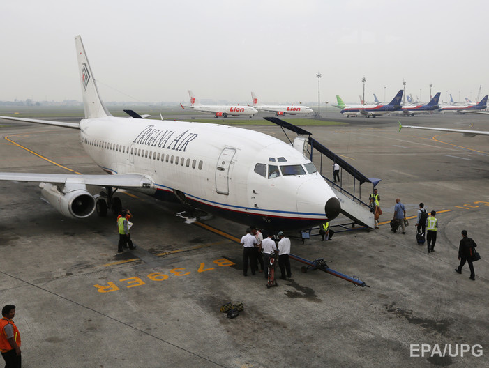 Поиски пропавшего индонезийского самолета прекращены до понедельника