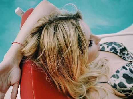 Loboda на отдыхе показала формы в купальнике