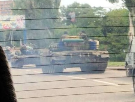 СМИ: Через Донецк двигается колонна танков