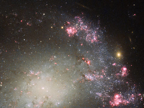 Галактика характеризуется активным звездообразованием