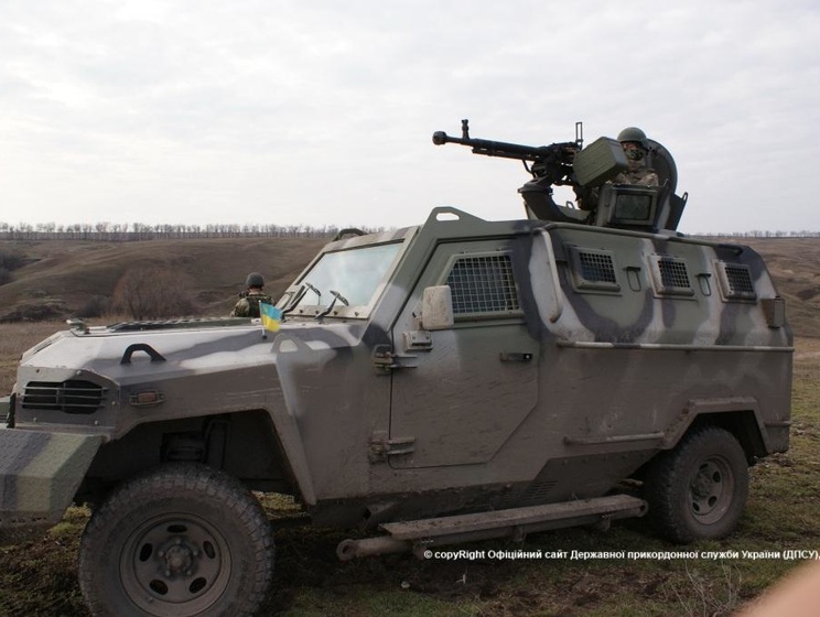 Пограничники обнаружили два вертолета Ми-8 на админгранице между Херсонской областью и оккупированным Крымом