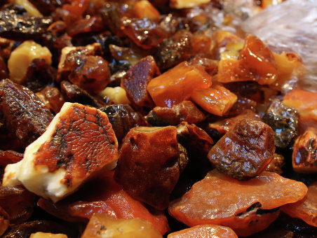 Суд конфисковал в пользу государства 85 кг янтаря на 5,8 млн грн