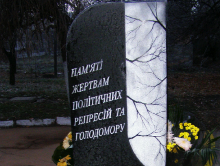 Боевики "ДНР" решили снести памятники жертвам Голодомора и политических репрессий