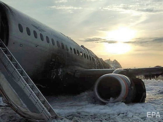 ﻿Авіакатастрофа в Шереметьєві. Слідчий комітет РФ вважає помилками пілотів відчинення вікна і невимкнені двигуни після приземлення – ЗМІ