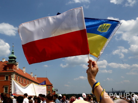 Польша за первое полугодие 2015-го выдала украинцам виз почти вдвое больше, чем в прошлом году
