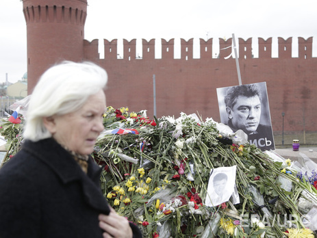 В Москве с места убийства Немцова унесли портреты и свечи