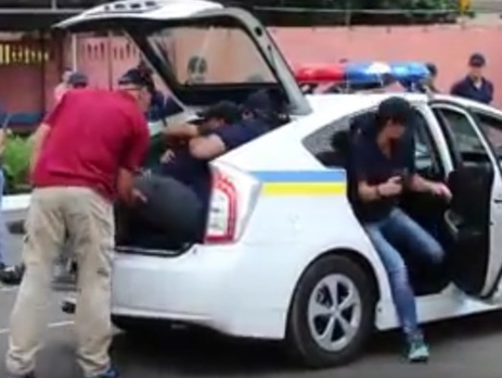 Саакашвили проехался в багажнике на тренировке одесских патрульных. Видео