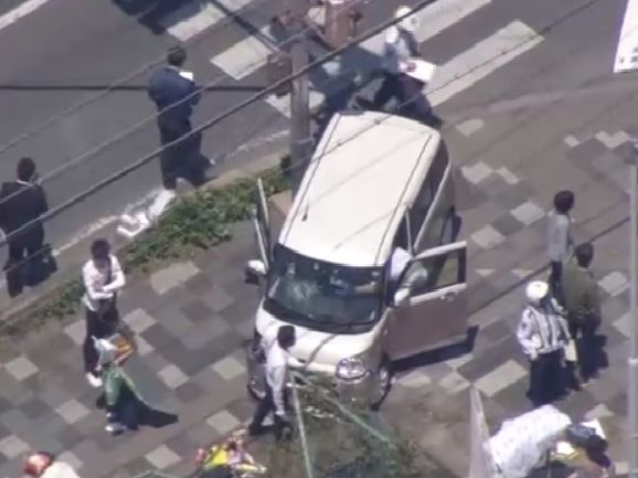 ﻿У Японії автомобіль в'їхав у натовп вихованців дитячого садка, загинуло двоє дворічних дітей