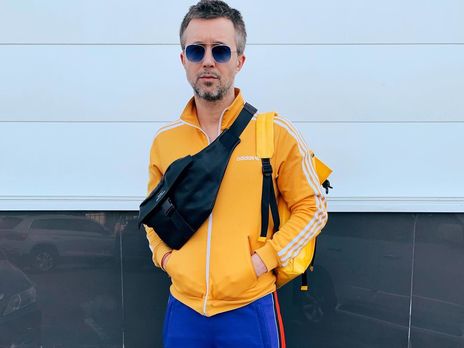 ﻿Бабкін показав заняття йогою із дружиною та донькою