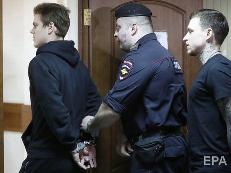 Кокорина (слева) и Мамаева (справа) осудили за избиение трех человек