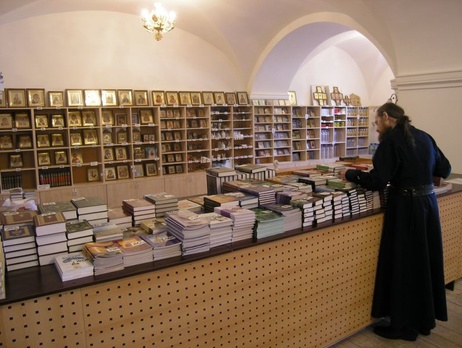 В Воронежской области РФ предприниматель организовал в церковной лавке продажу порнографии